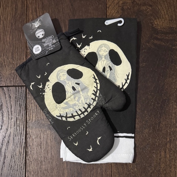 Disney Other - Nightmare Before Halloween Oven Mitt and Towel Set